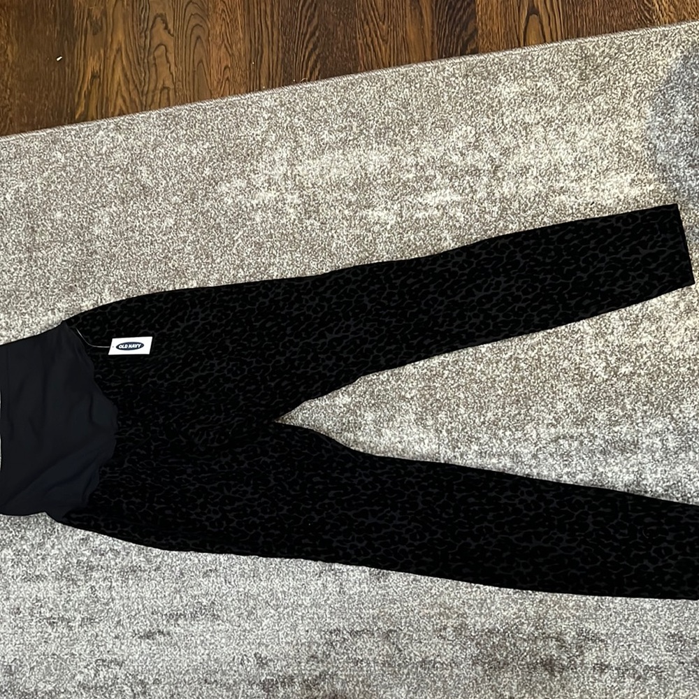 Old Navy Maternity Leggings - Black Leopard  - Small - New